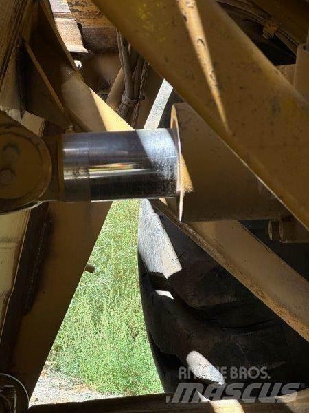 CAT 621G Schaktvagnar