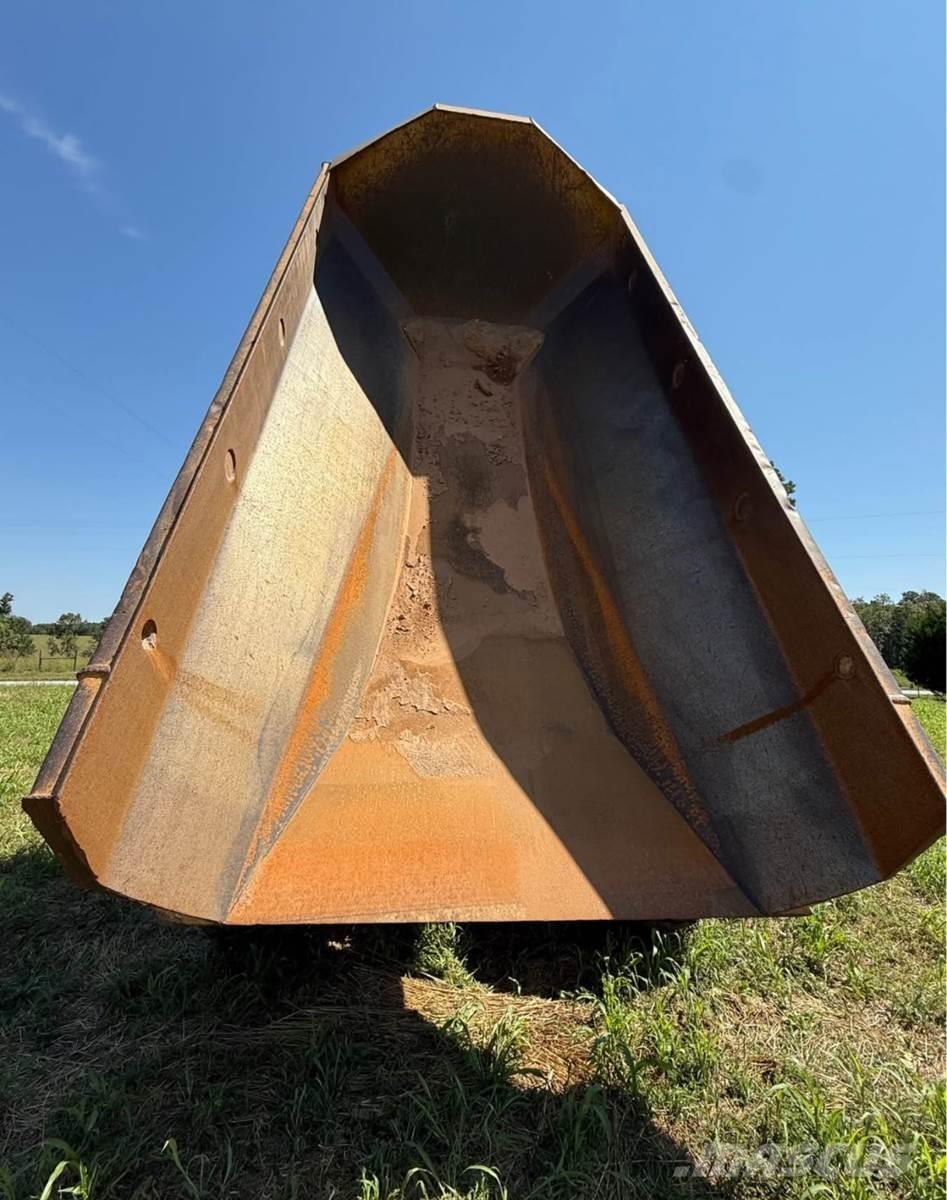 CAT 725 Midjestyrd dumper