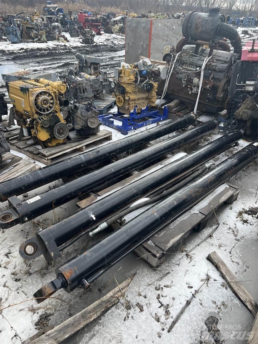 CAT 740B Kranar, delar och tillbehör