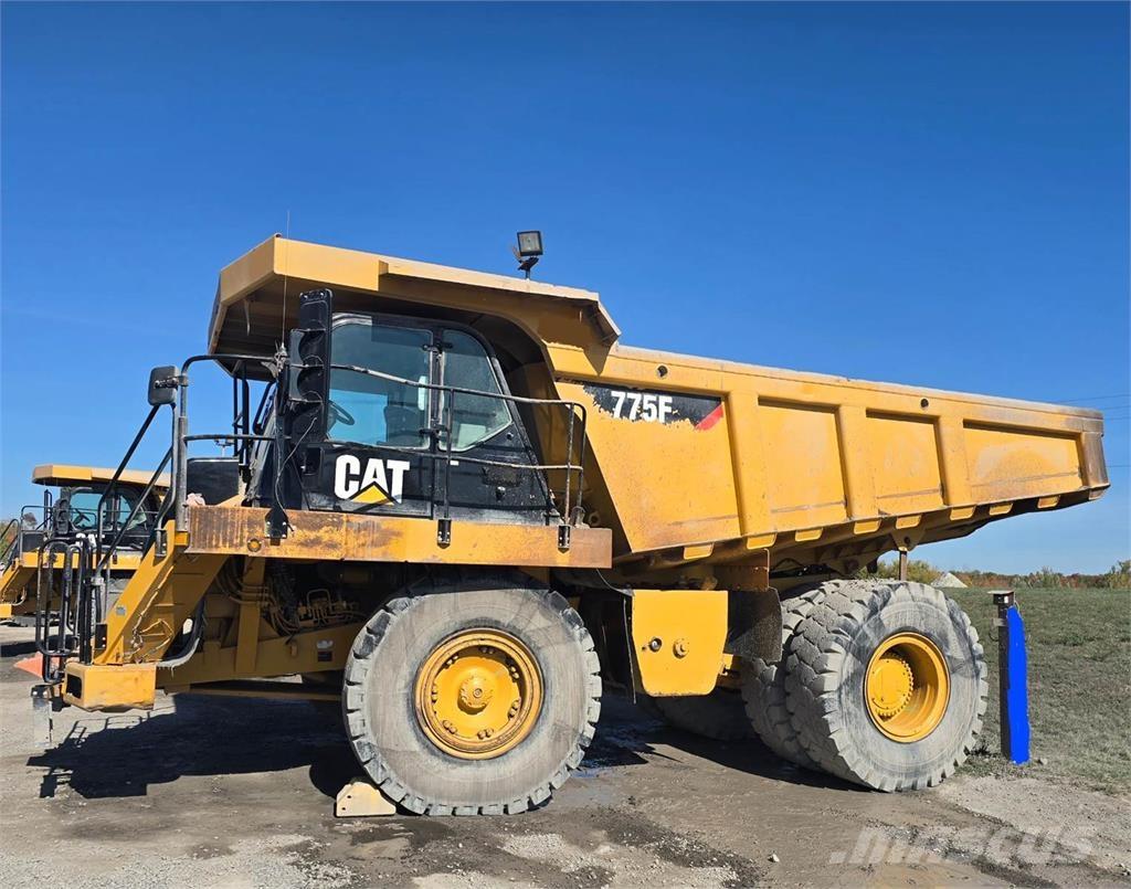 CAT 775F Midjestyrd dumper