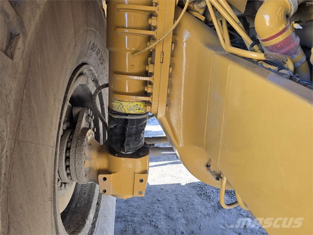 CAT 775F Midjestyrd dumper