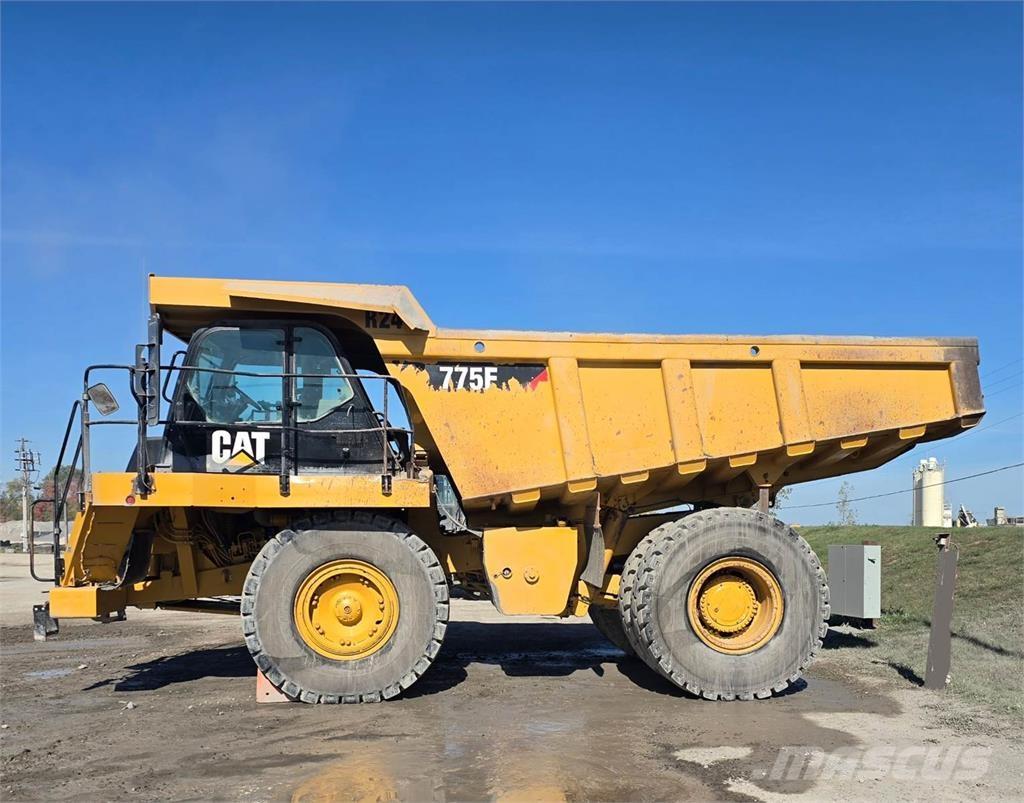CAT 775F Midjestyrd dumper