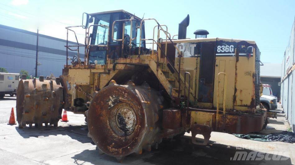 CAT 836G Avfallspackare