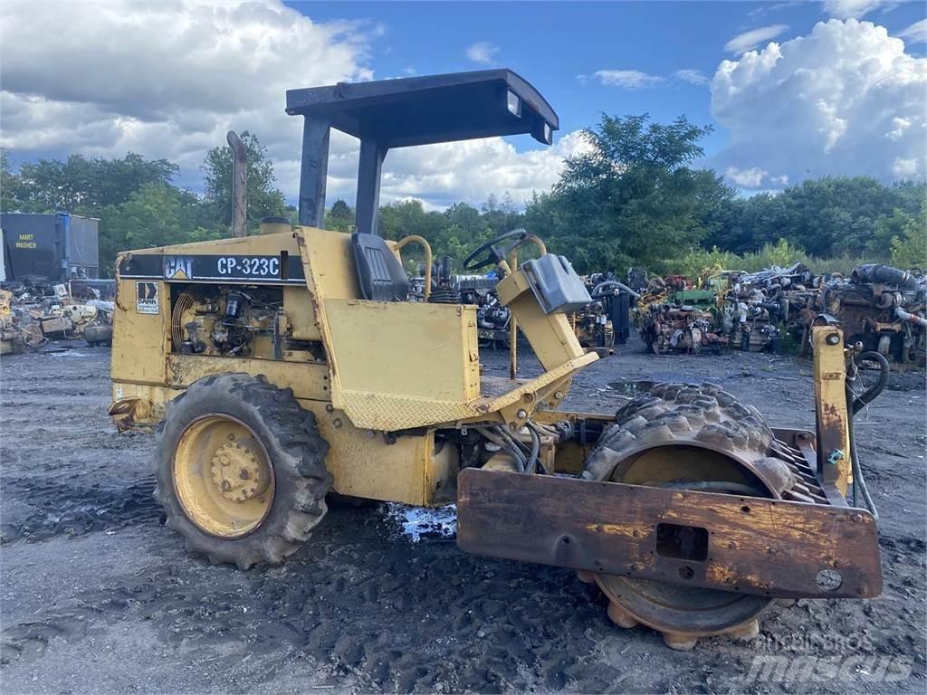 CAT CP323C Jordkompaktorer