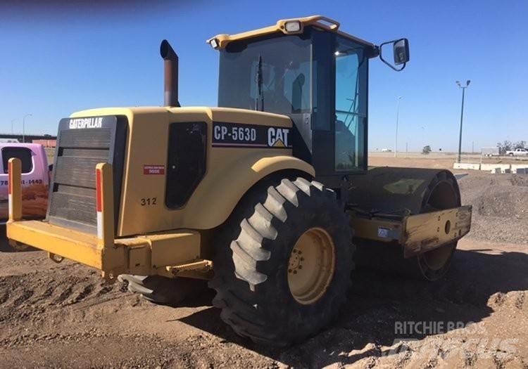 CAT CP563D Bogserande Vibratorvältar