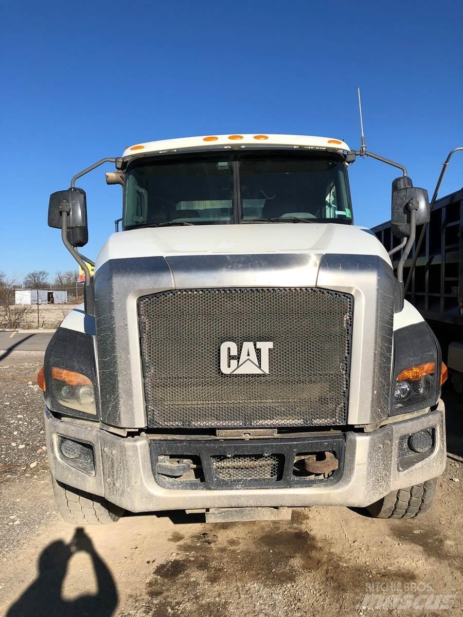 CAT CT660 Tippbilar