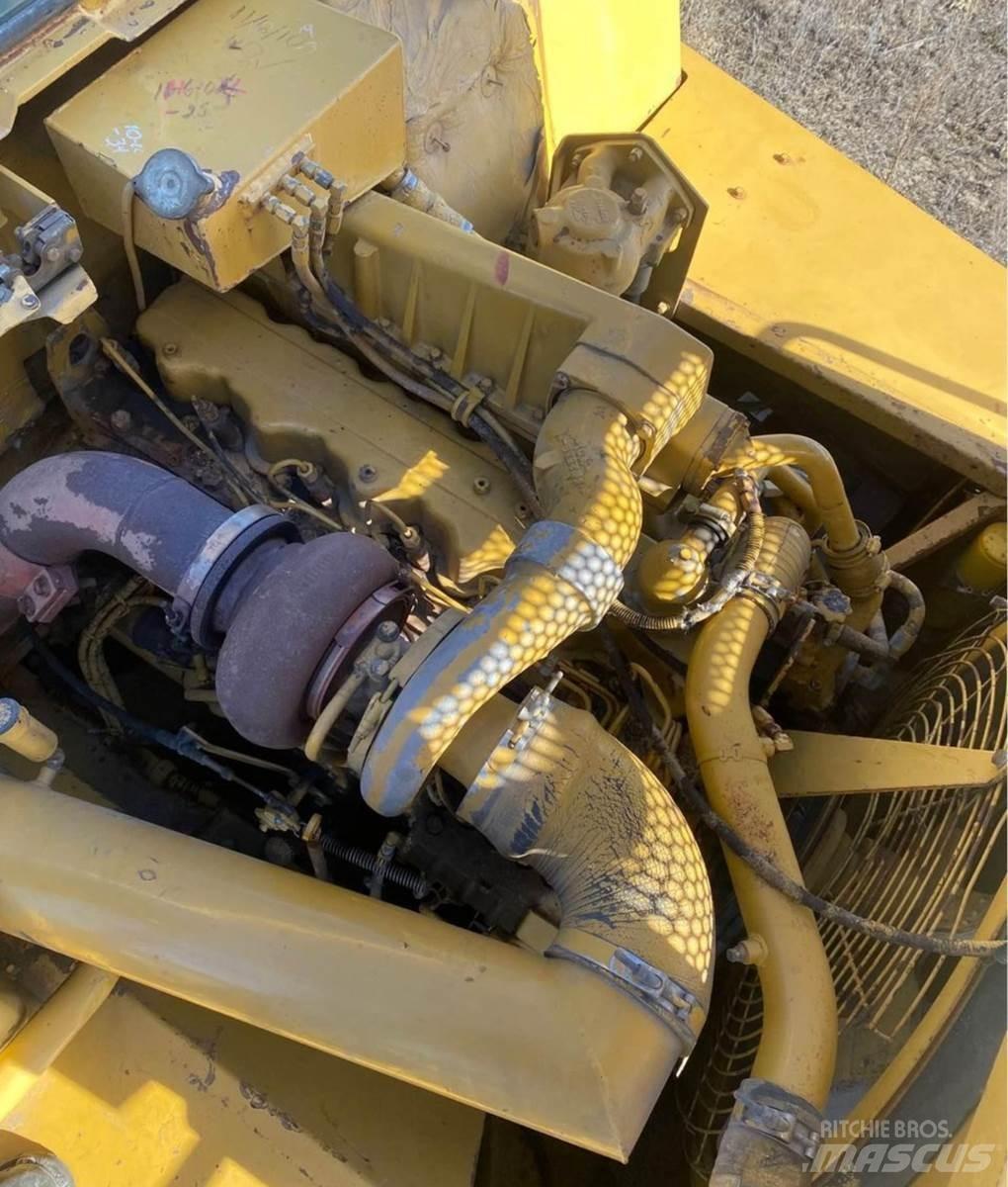 CAT D250B Midjestyrd dumper