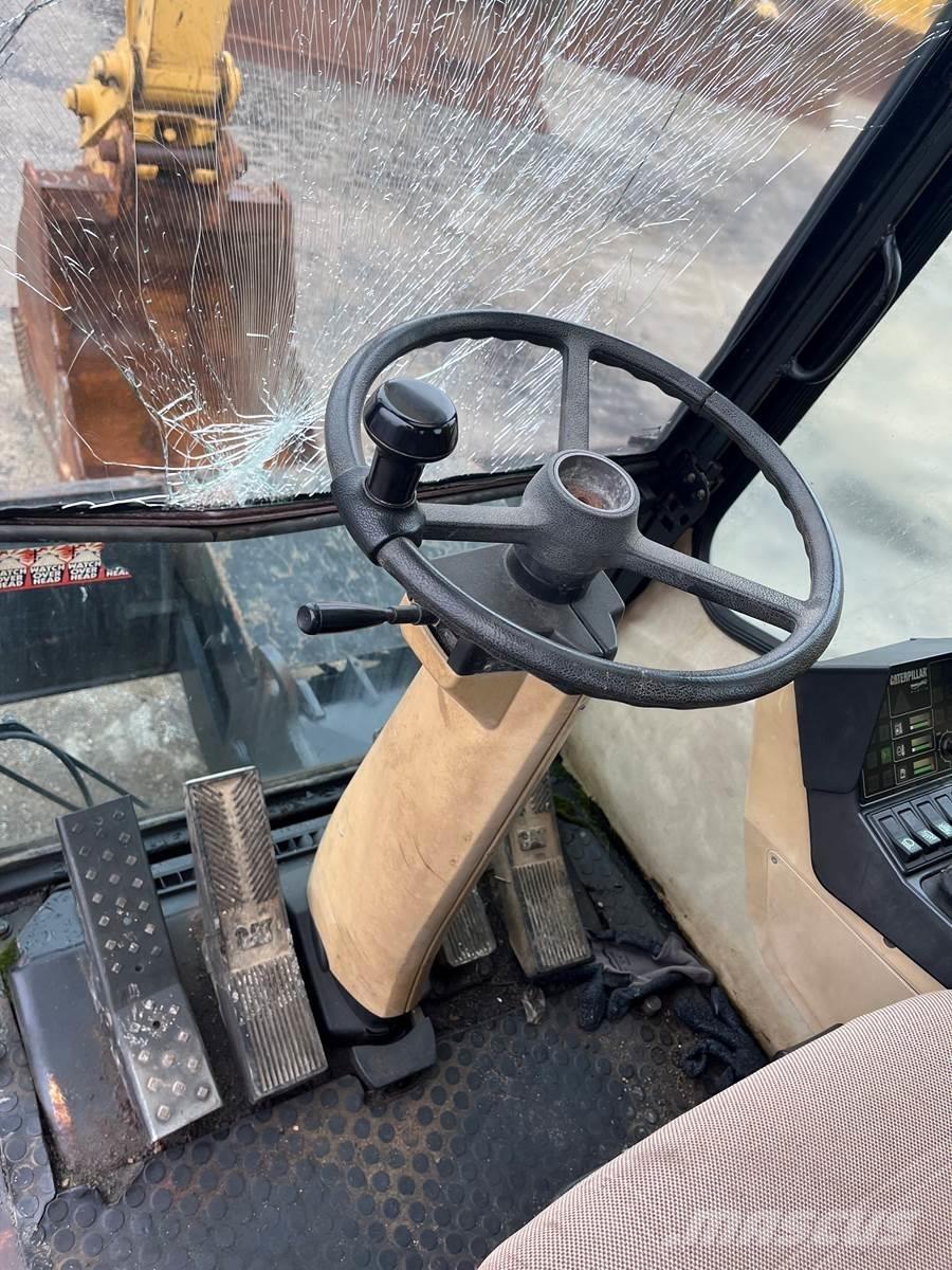 CAT M318 Hjulgrävare
