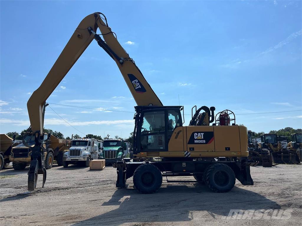 CAT MH3026 Rivningsgrävare