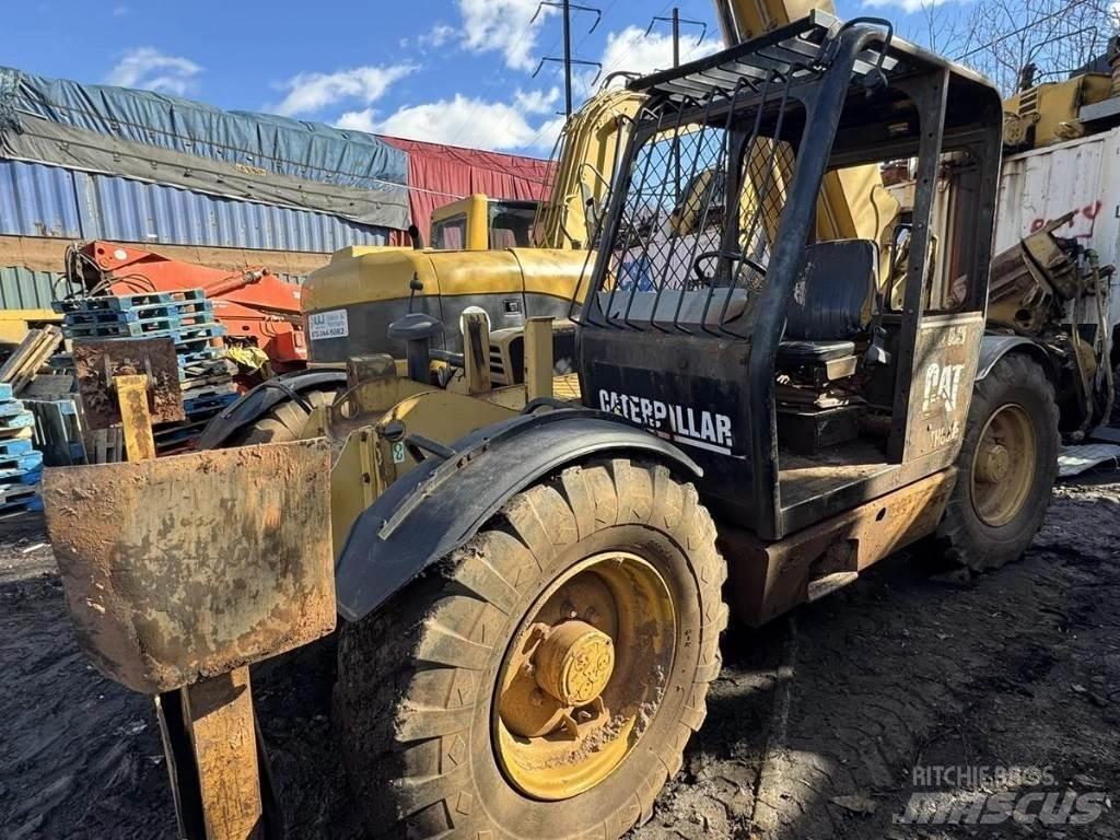 CAT TH83 Teleskoplastare
