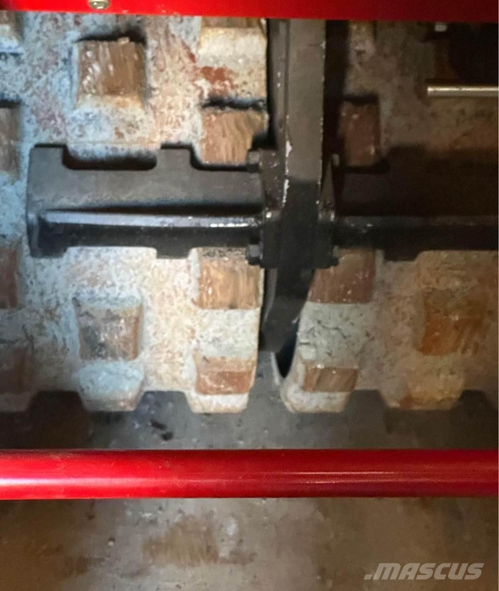  CP TR630 Bogserande Vibratorvältar