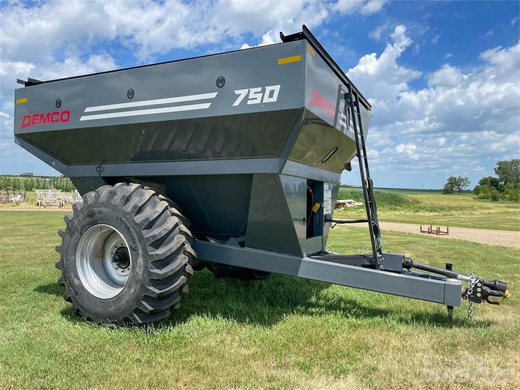 Demco 750 Spannmålsvagnar