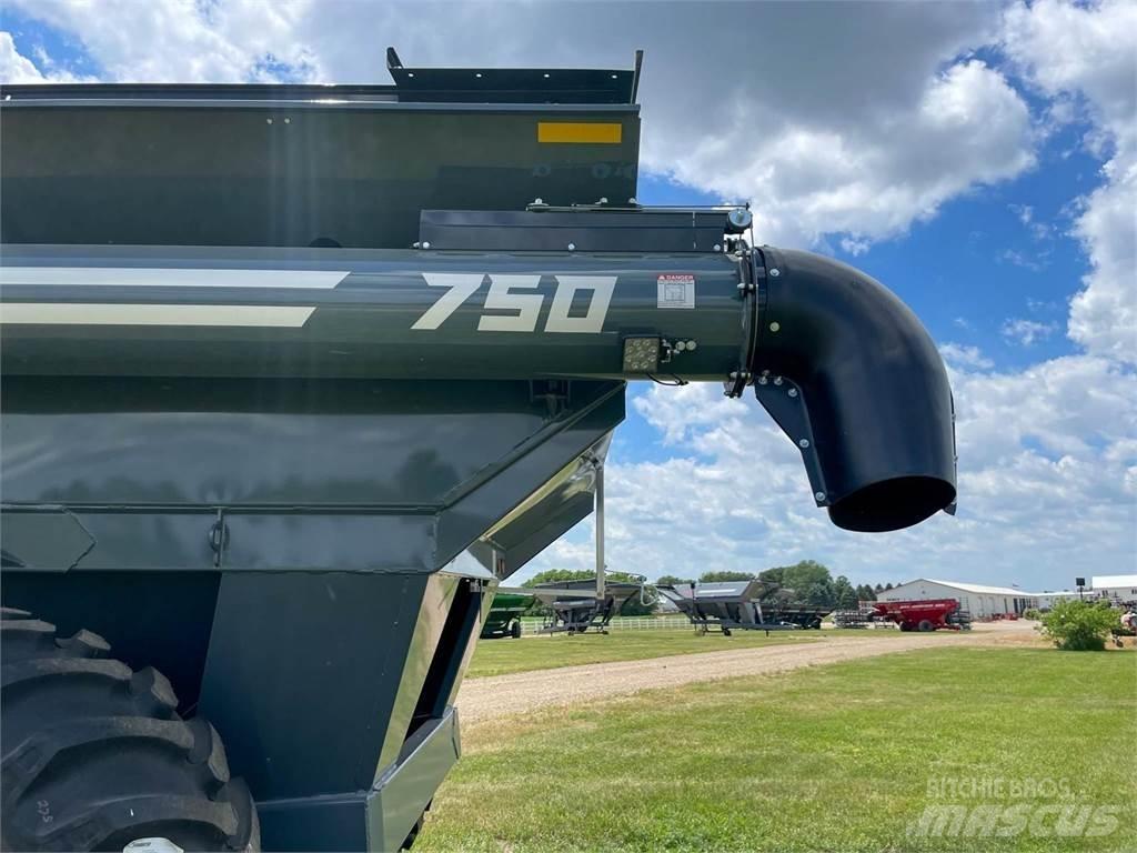 Demco 750 Spannmålsvagnar