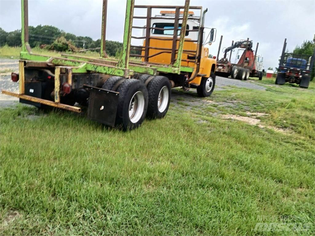 Ford L8000 Timmerbilar
