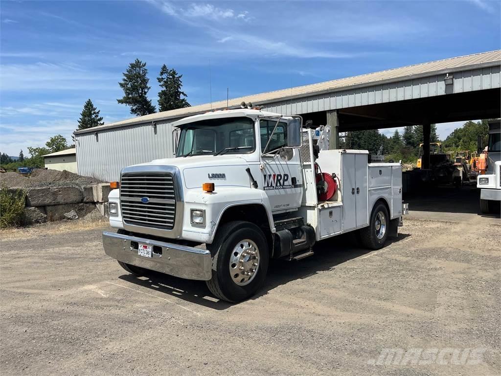 Ford L8000 Plogbilar