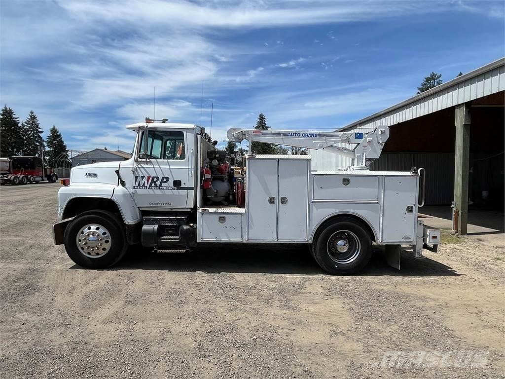 Ford L8000 Plogbilar