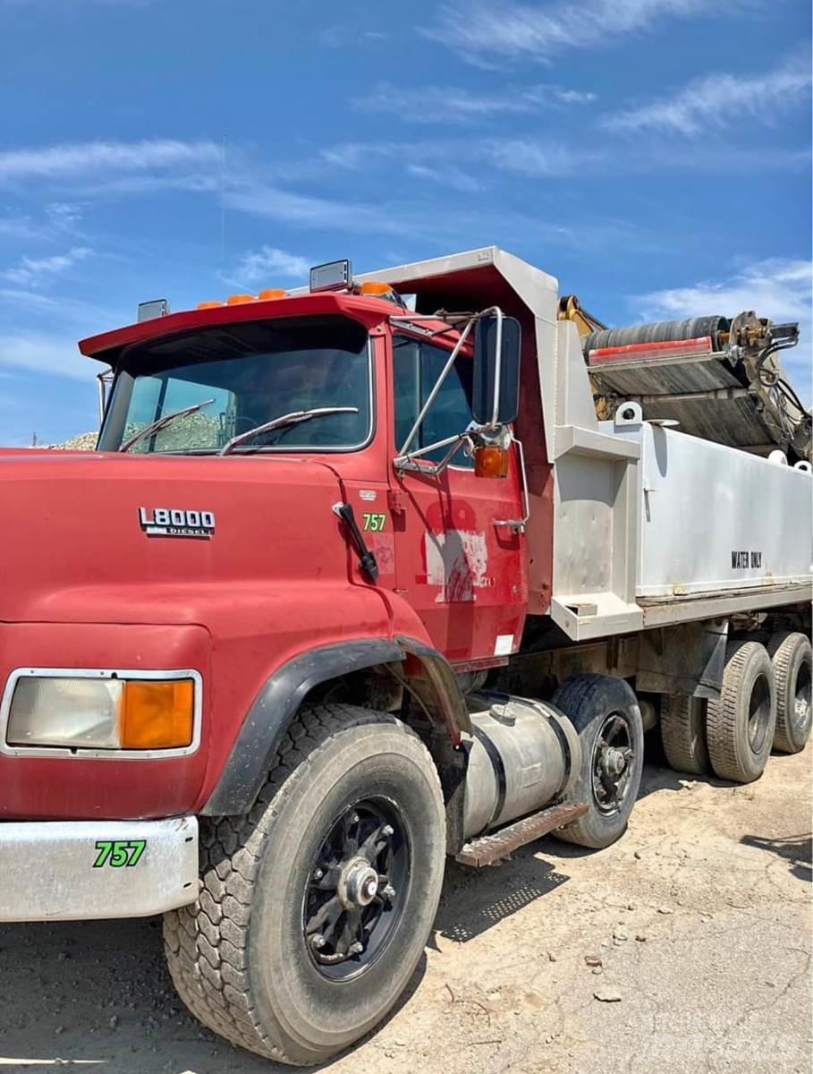Ford L9000 Tankbilar