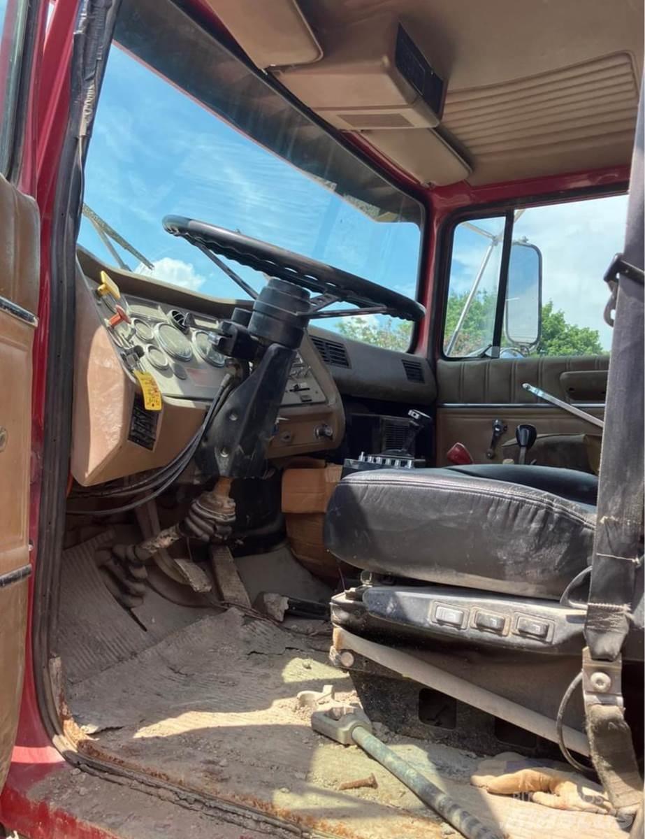 Ford L9000 Tankbilar