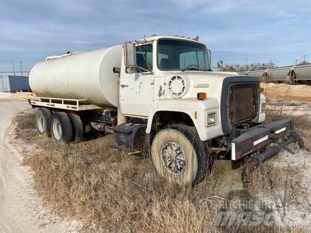 Ford L9000 Tankbilar