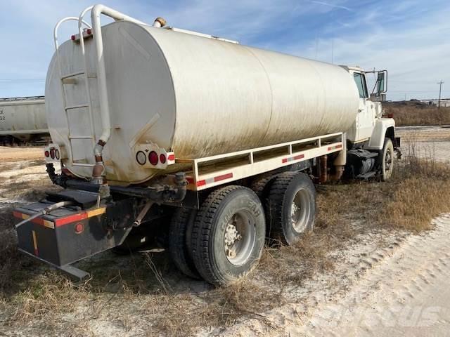 Ford L9000 Tankbilar