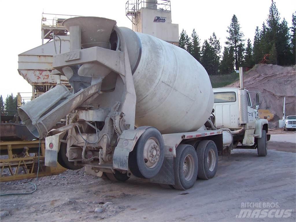 Ford LT9000 Cementbil