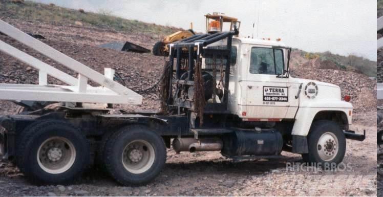 Ford LT9000 Flak-/vinschlastbilar