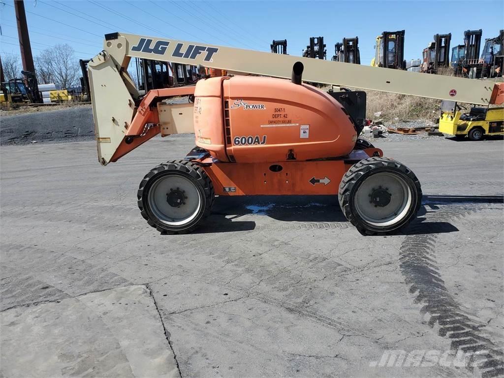 JLG 600AJ Bomliftar