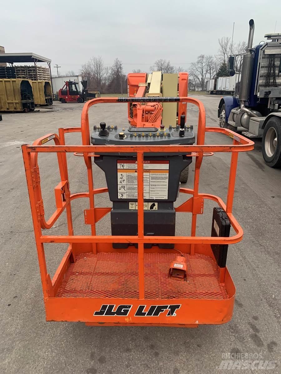 JLG E300AJ Personhissar och andra hissar
