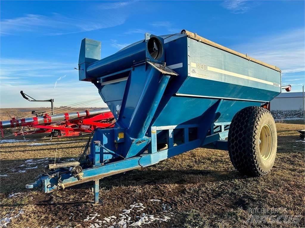 Kinze 640 Spannmålsvagnar