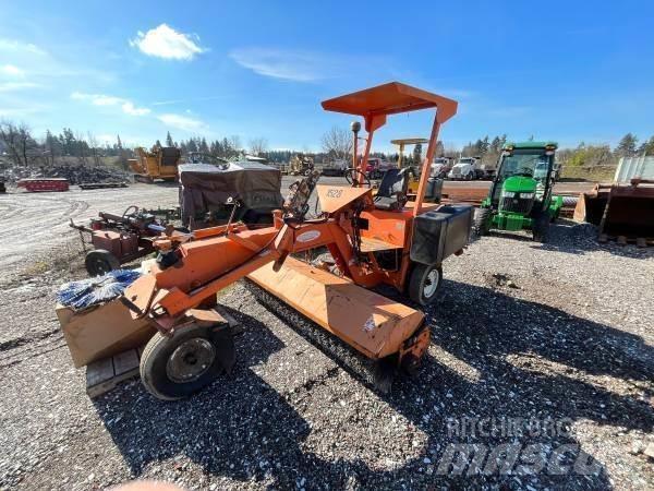 Lay-Mor 8B Traktorer