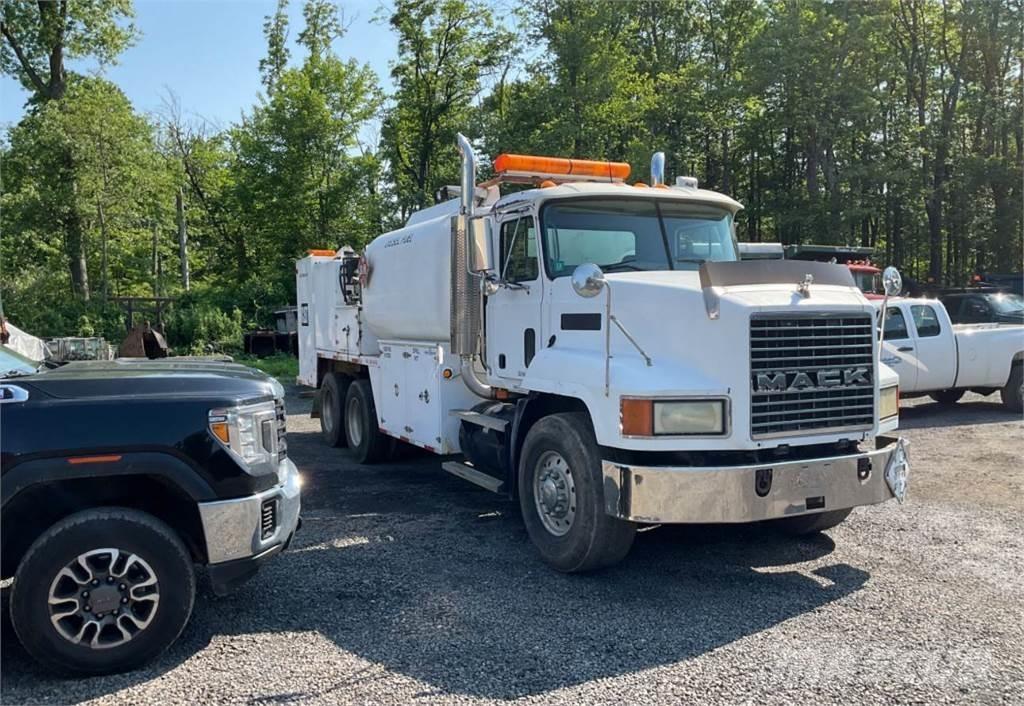 Mack CH613 Tankbilar