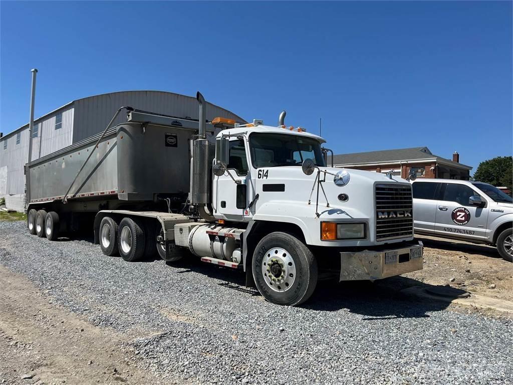 Mack CL733 Övriga bilar