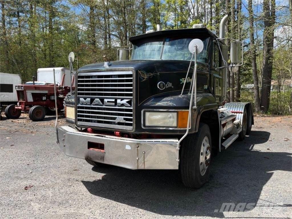 Mack CL733 Dragbilar