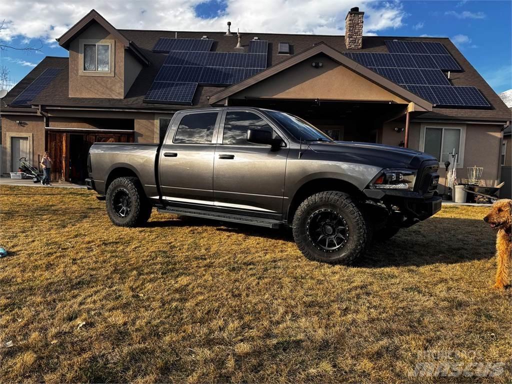 RAM 1500 Flakbilar/Pickuper