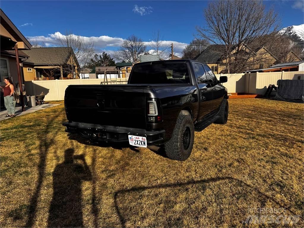 RAM 1500 Flakbilar/Pickuper