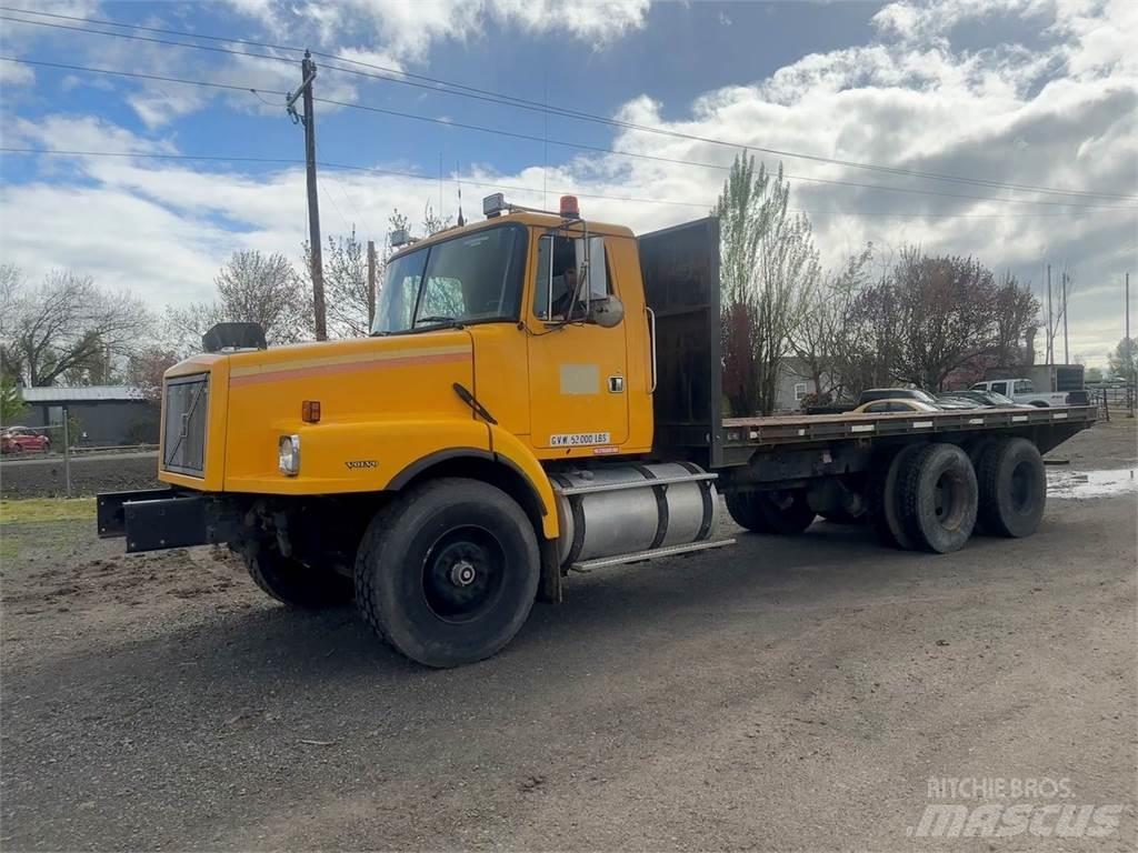 Volvo WG64 Tippbilar