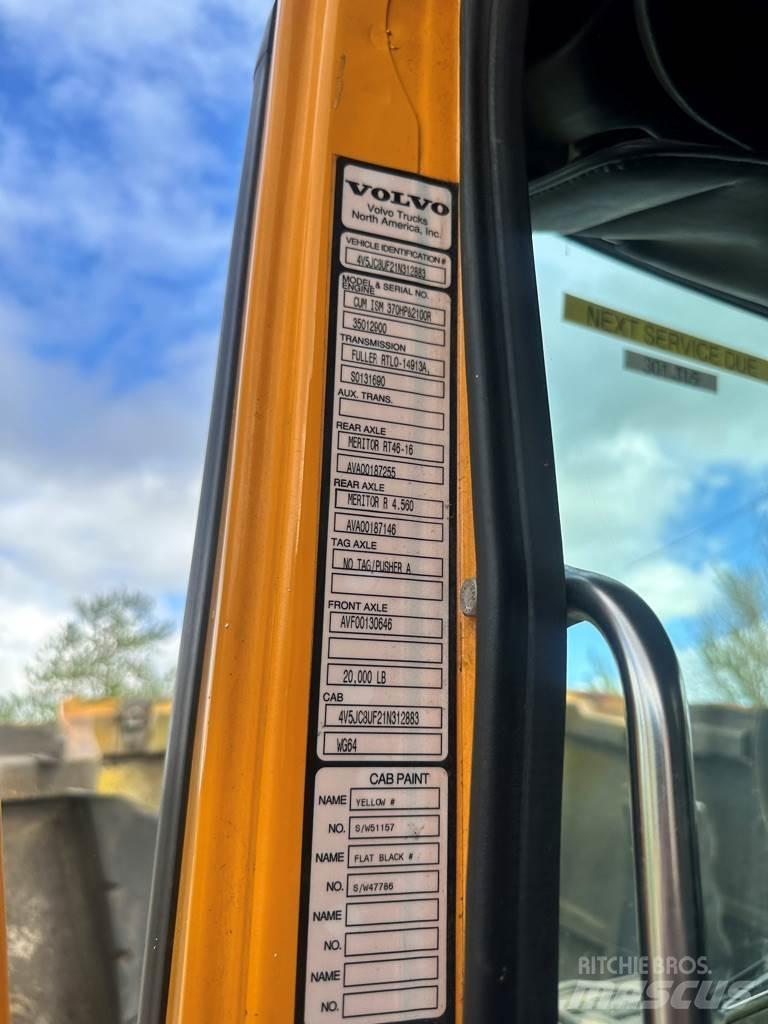 Volvo WG64 Tippbilar