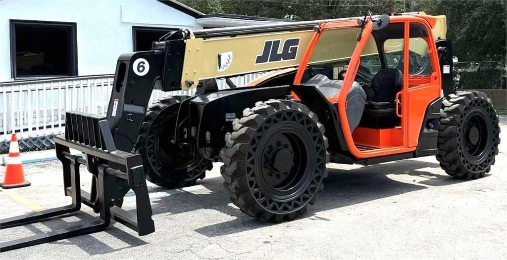 JLG 642 Teleskoplastare