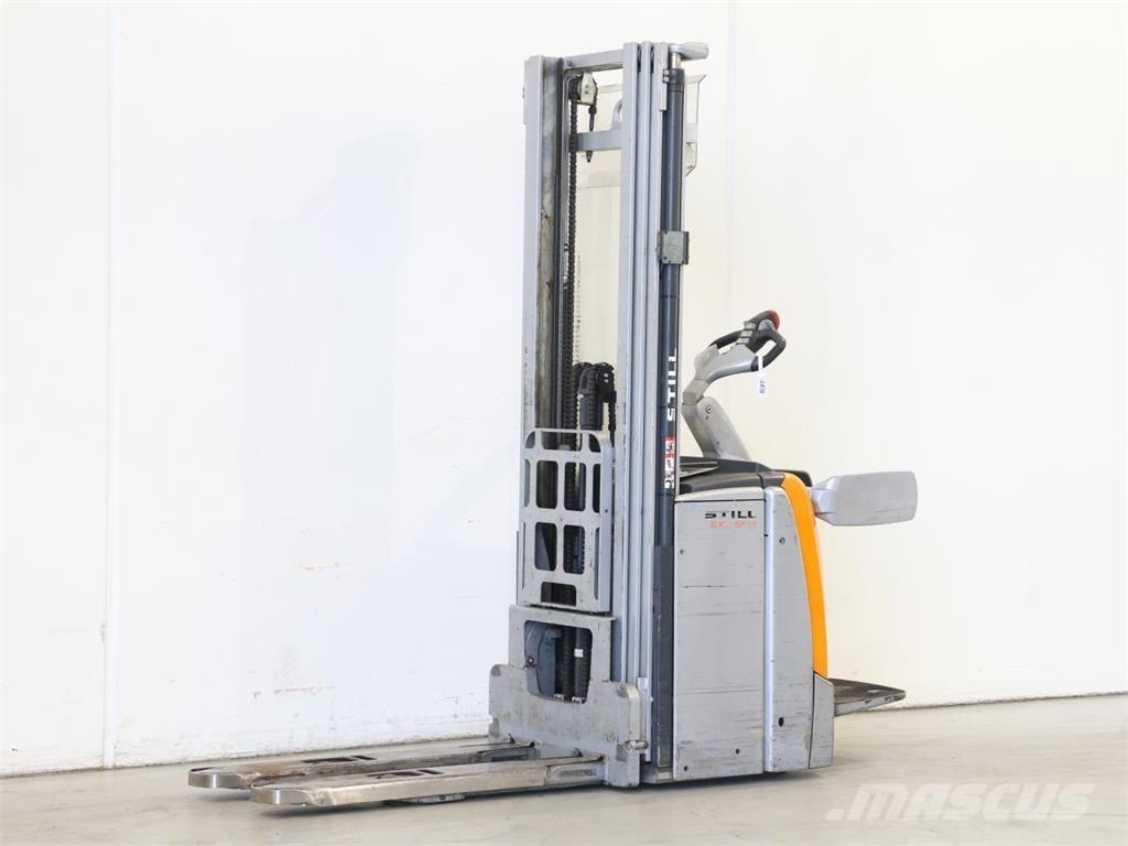 Still EXV-SF14 Staplare-led