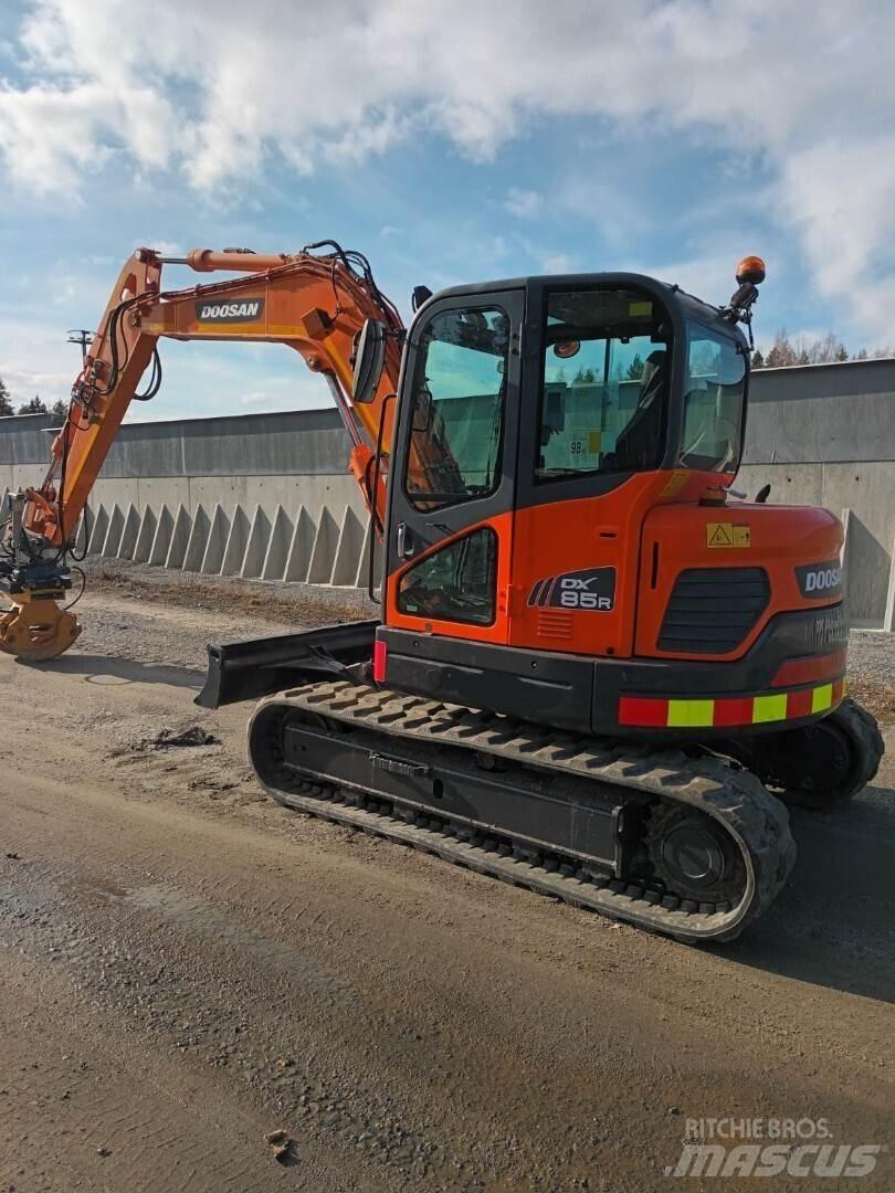 Doosan DX85 R Midigrävmaskiner 7t - 12t