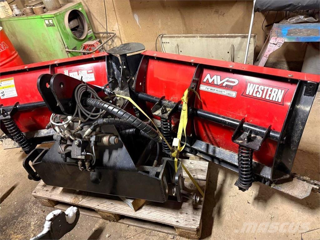 Hilltip Aura Snöblad och plogar