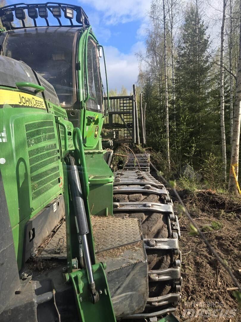 John Deere 1210 G Skotare