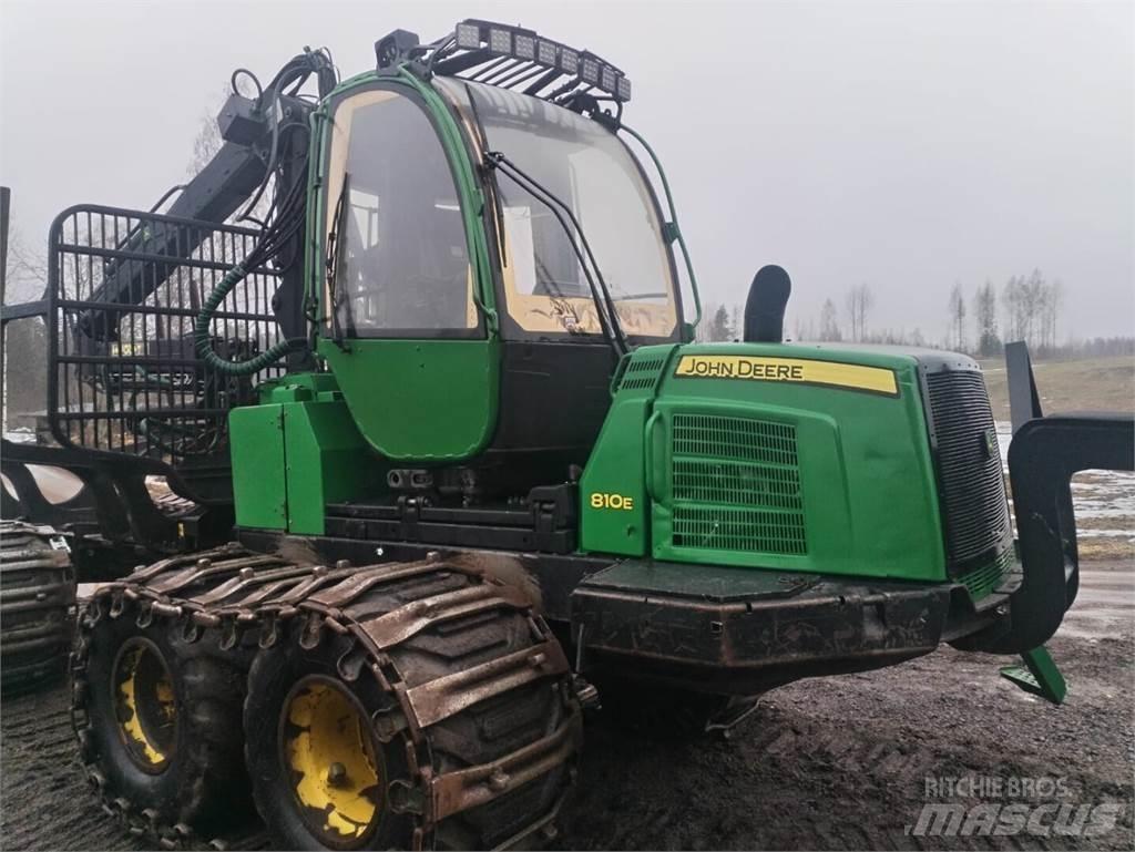 John Deere 810 E Skotare