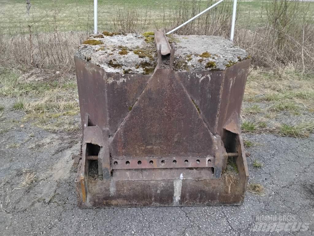  Omavalmiste Övriga traktortillbehör