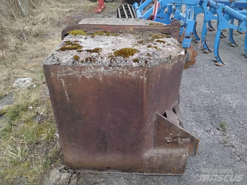  Omavalmiste Övriga traktortillbehör
