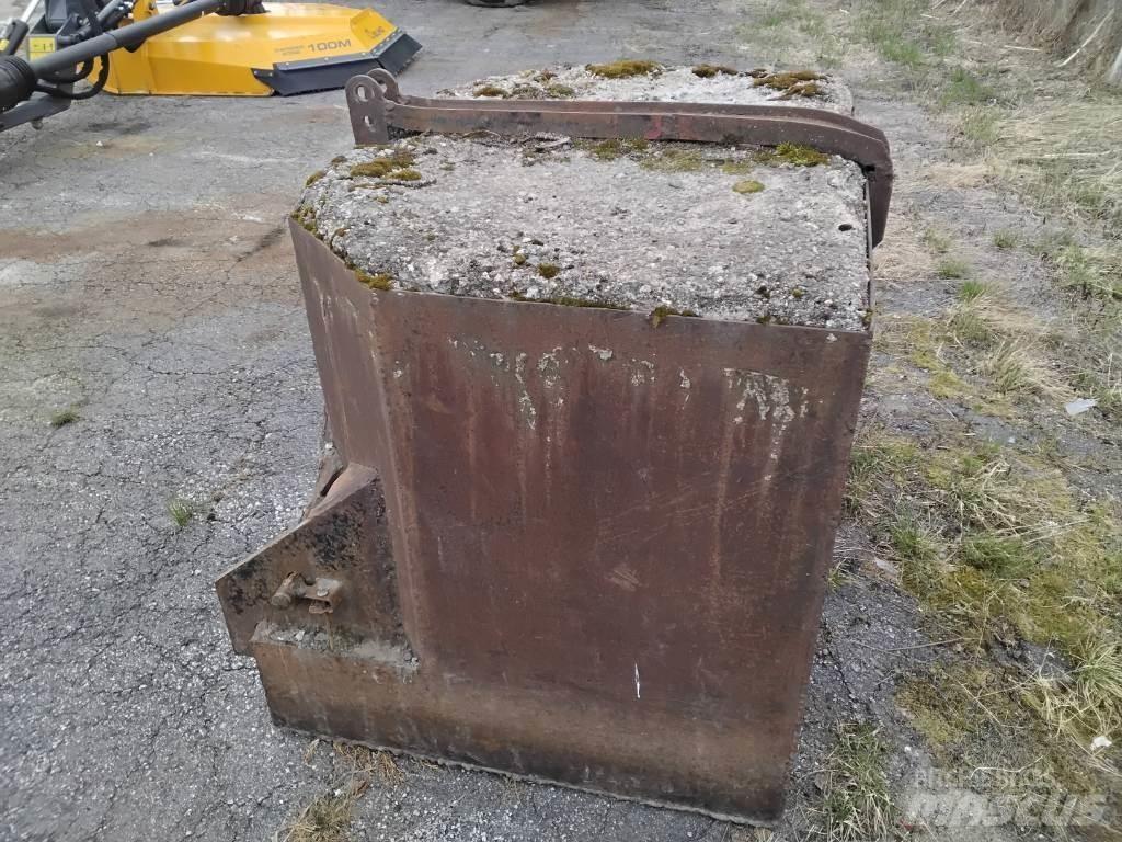  Omavalmiste Övriga traktortillbehör