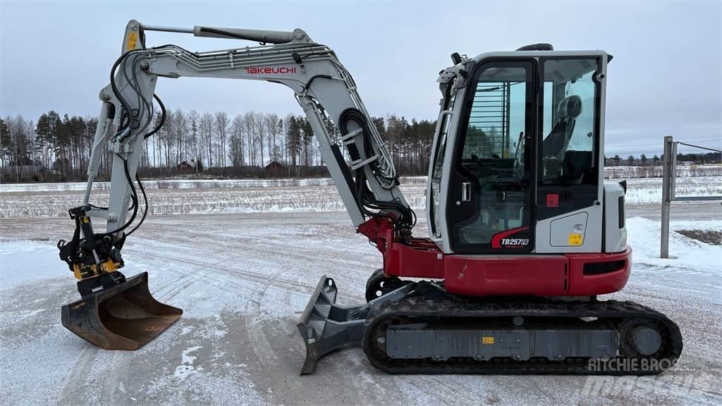 Takeuchi TB257FR Minigrävare < 7t