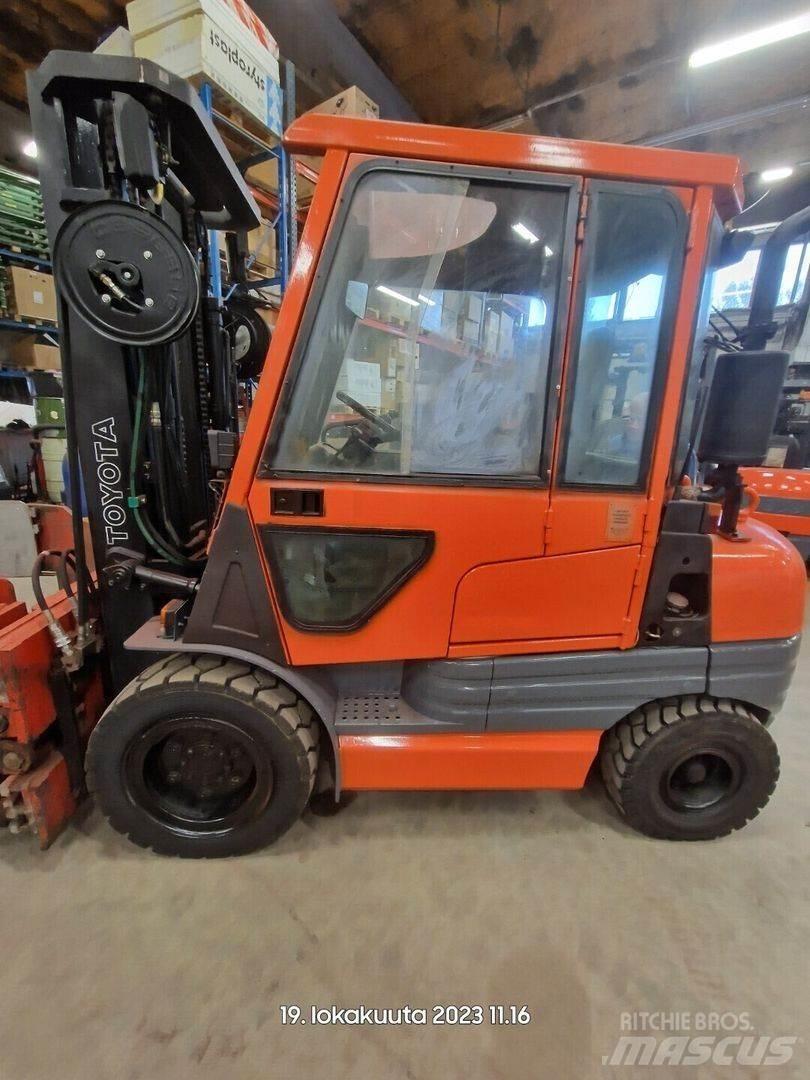 Toyota 02-6FDF30 Dieselmotviktstruckar