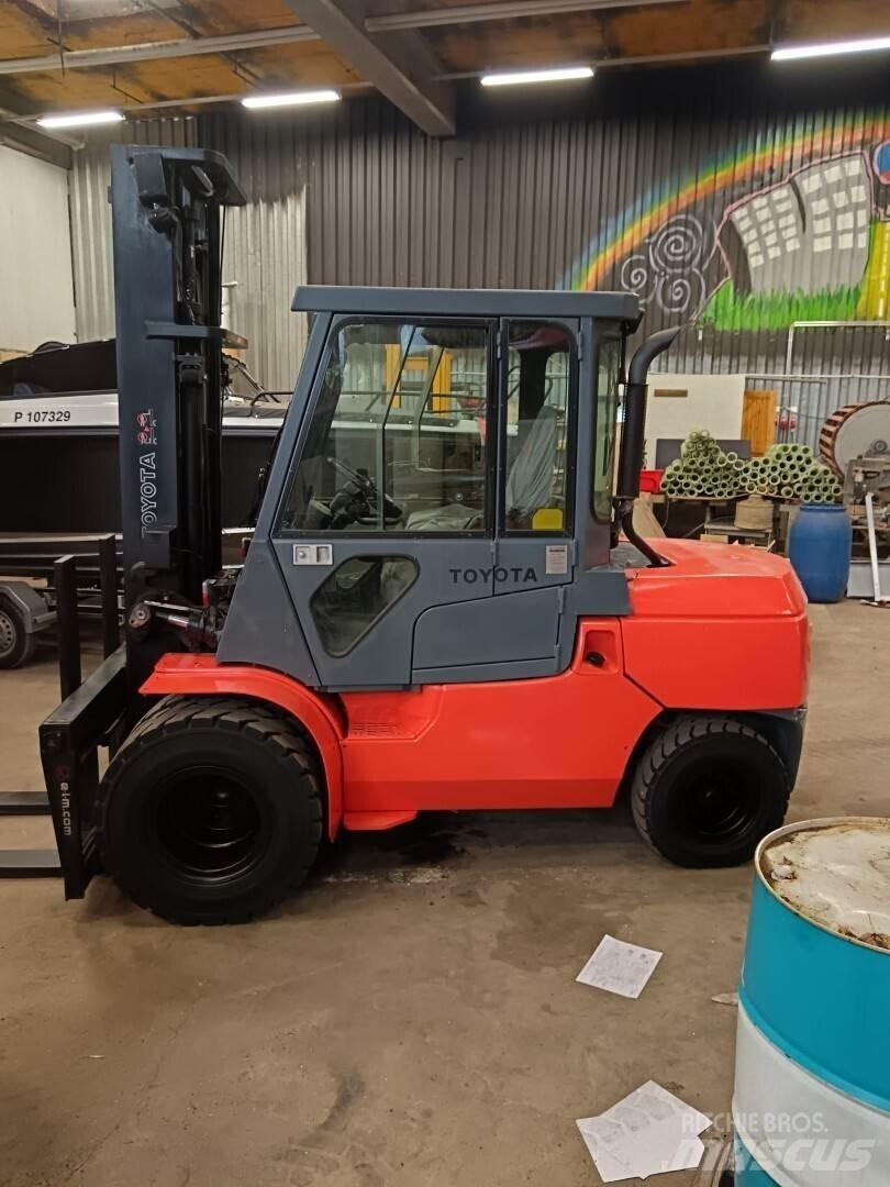 Toyota 02-7FD45 Dieselmotviktstruckar