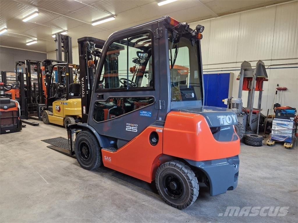 Toyota 02-8FDF25 Dieselmotviktstruckar